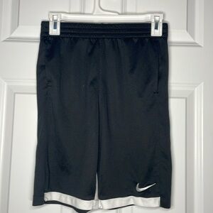 Nike Black and White Performance Shorts Boys XL